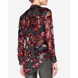 🌈 Lovely Alice + Olivia Silk velvet Rose top